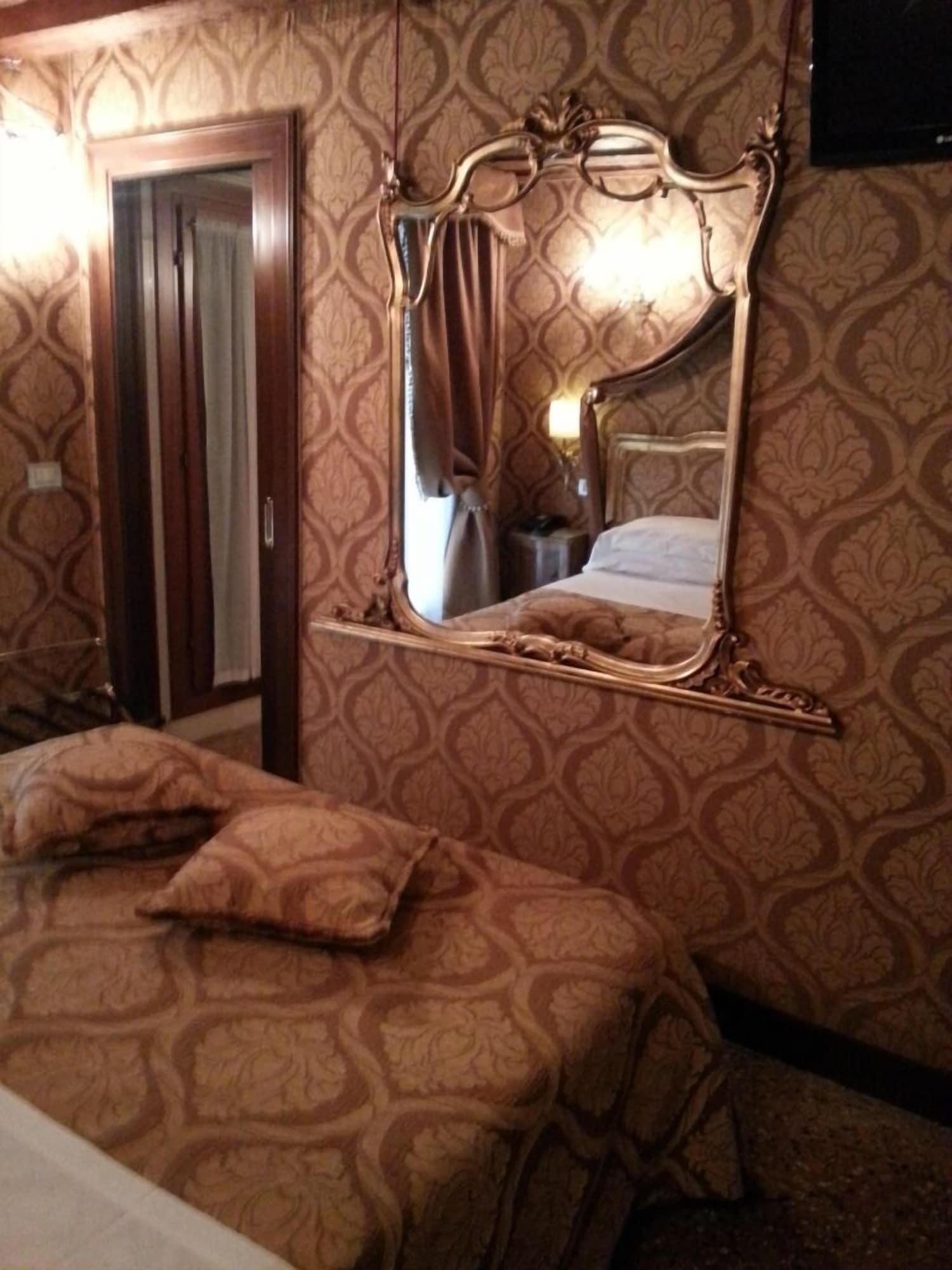 Hotel Palazzo Abadessa Venesia Bagian luar foto