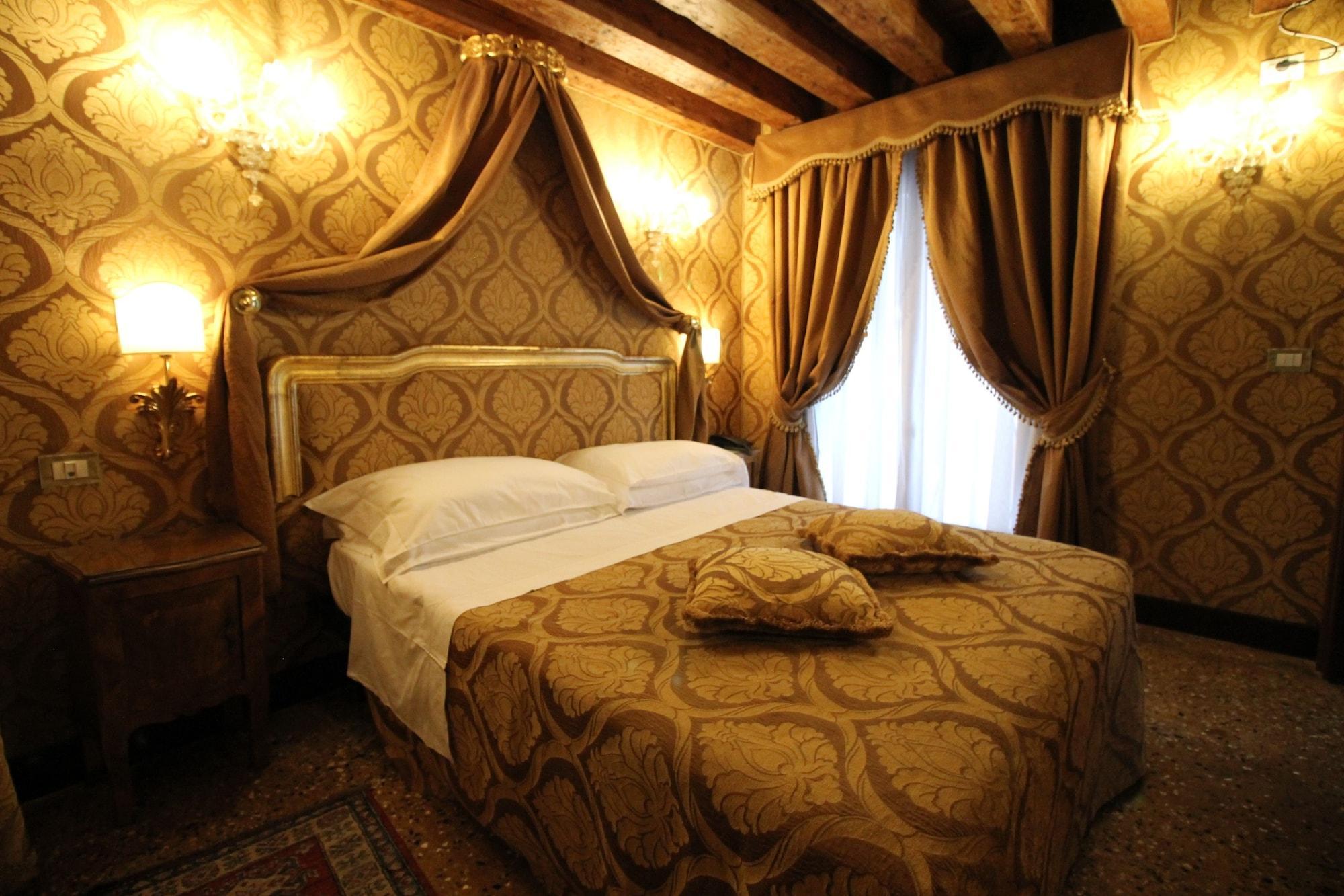 Hotel Palazzo Abadessa Venesia Bagian luar foto