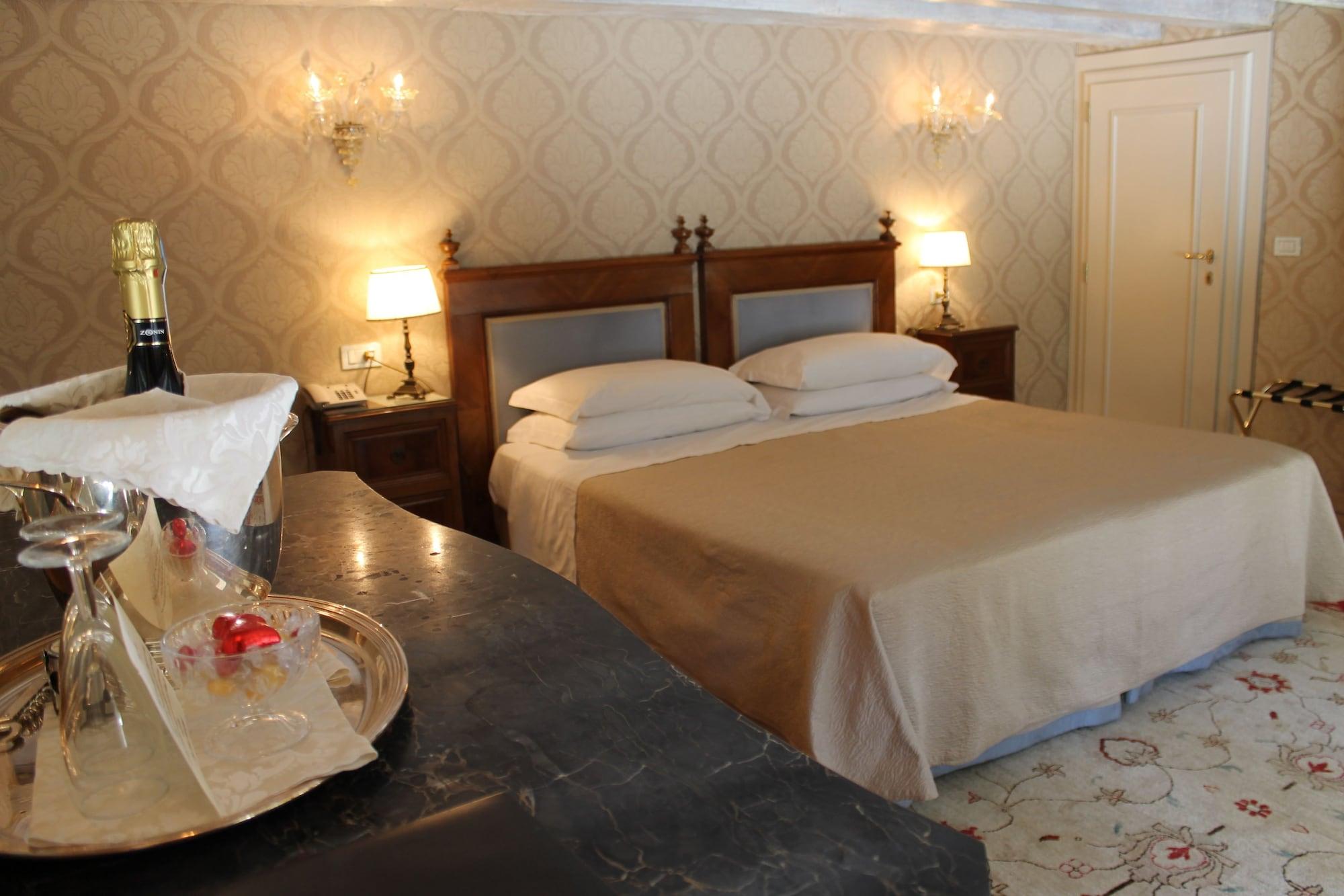 Hotel Palazzo Abadessa Venesia Bagian luar foto